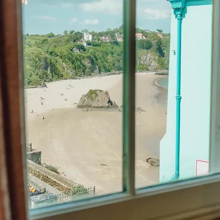 Luxury Sea-View Apartment In Tenby - Floral Corner Exterior photo