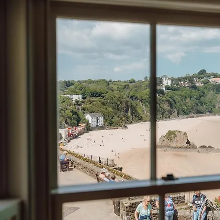 Luxury Sea-View Apartment In Tenby - Floral Corner Exterior photo