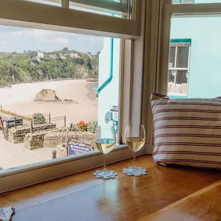 Luxury Sea-View Apartment In Tenby - Floral Corner Exterior photo