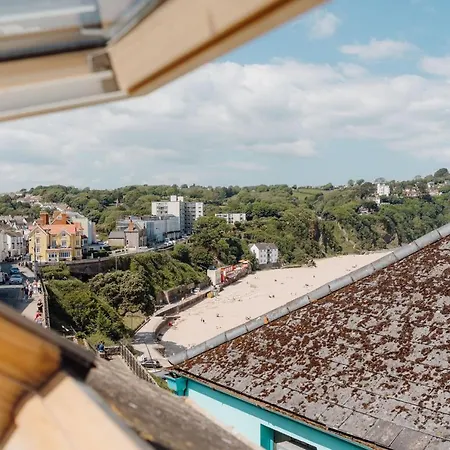 Luxury Sea-View Apartment In Tenby - Floral Corner Exterior photo