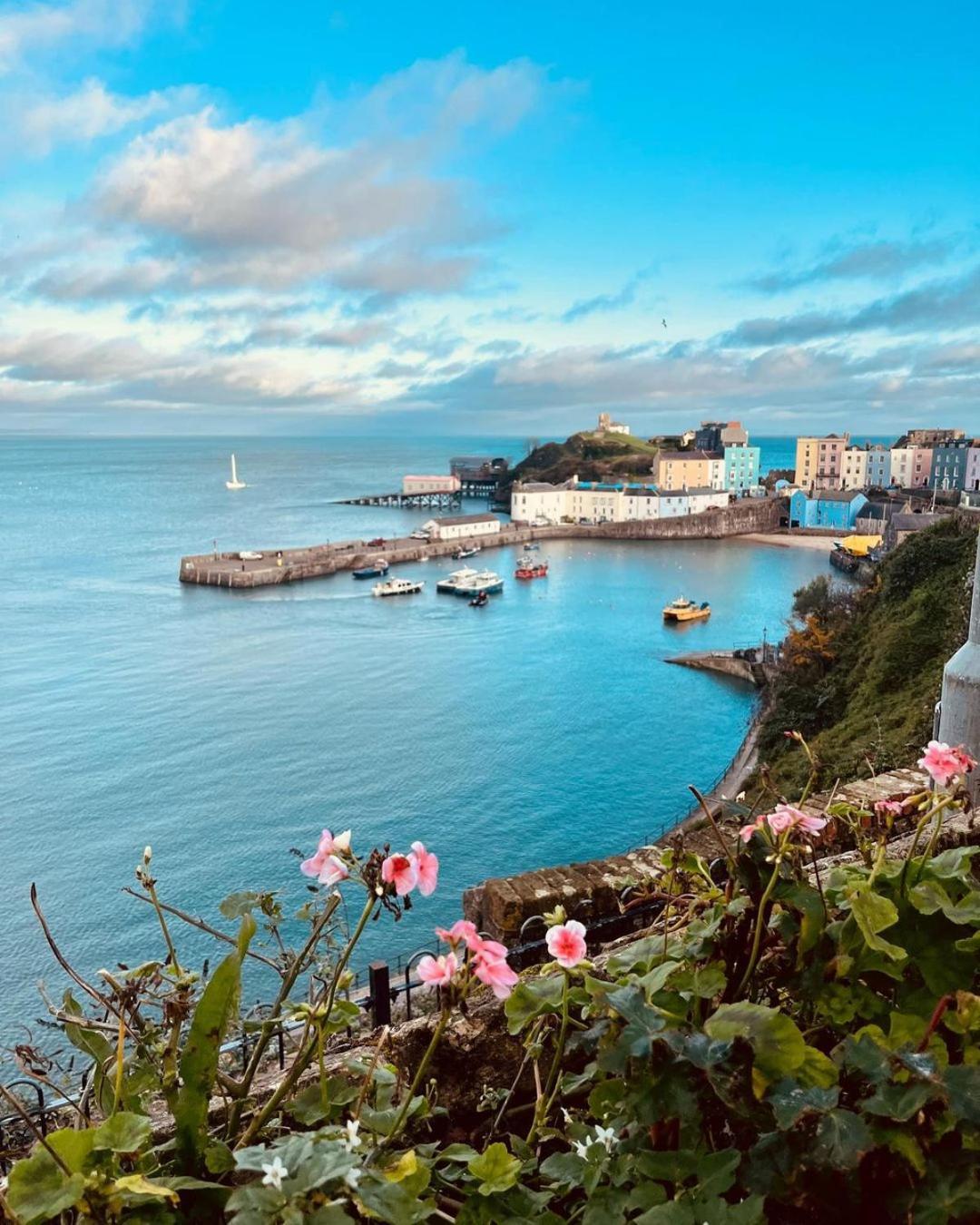 Luxury Sea-view In - Floral Corner Holiday home Tenby