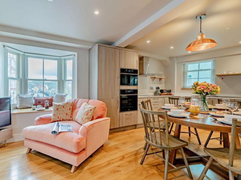 Luxury Sea-view In - Floral Corner Tenby